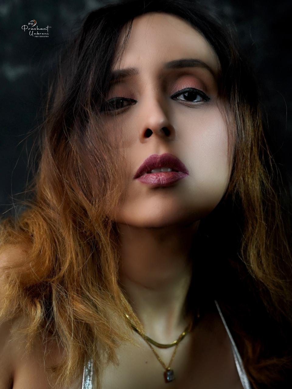 Sonali Pingle signature look – actress and brand face